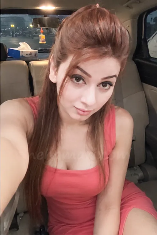 Esha, 22, girlfriend date in Indiranagar, Bangalore - photo 2
